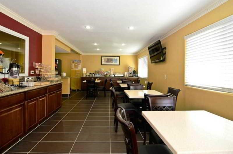 Americas Best Value Inn & Suites Escondido Restaurace fotografie